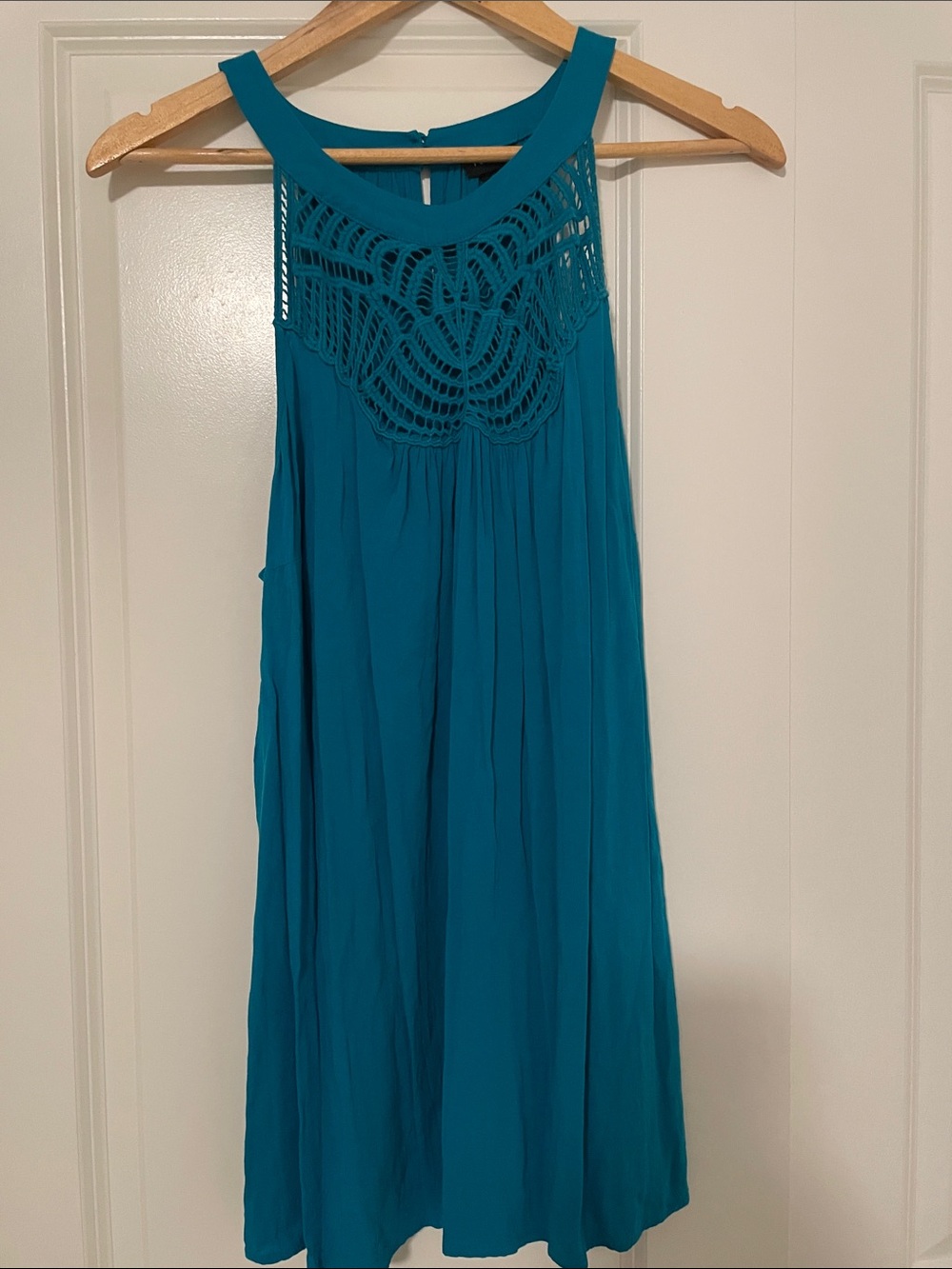 Torrid size 1 Vibrant Teal Crochet Yoke summer top